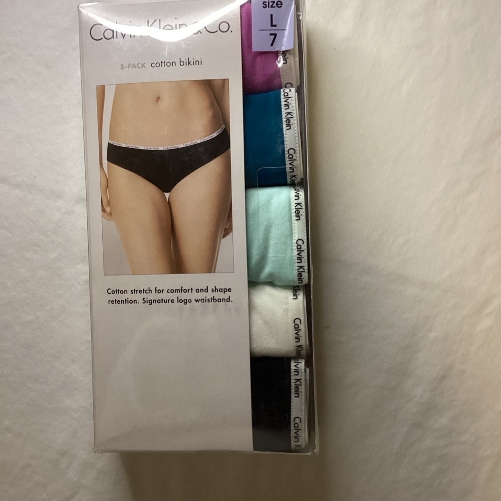 Calvin Klein New in box. Multicolor Cotton 5 Pack Bikini Set Sizes 7/L